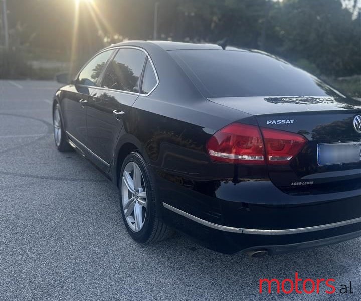 2013' Volkswagen Passat photo #5