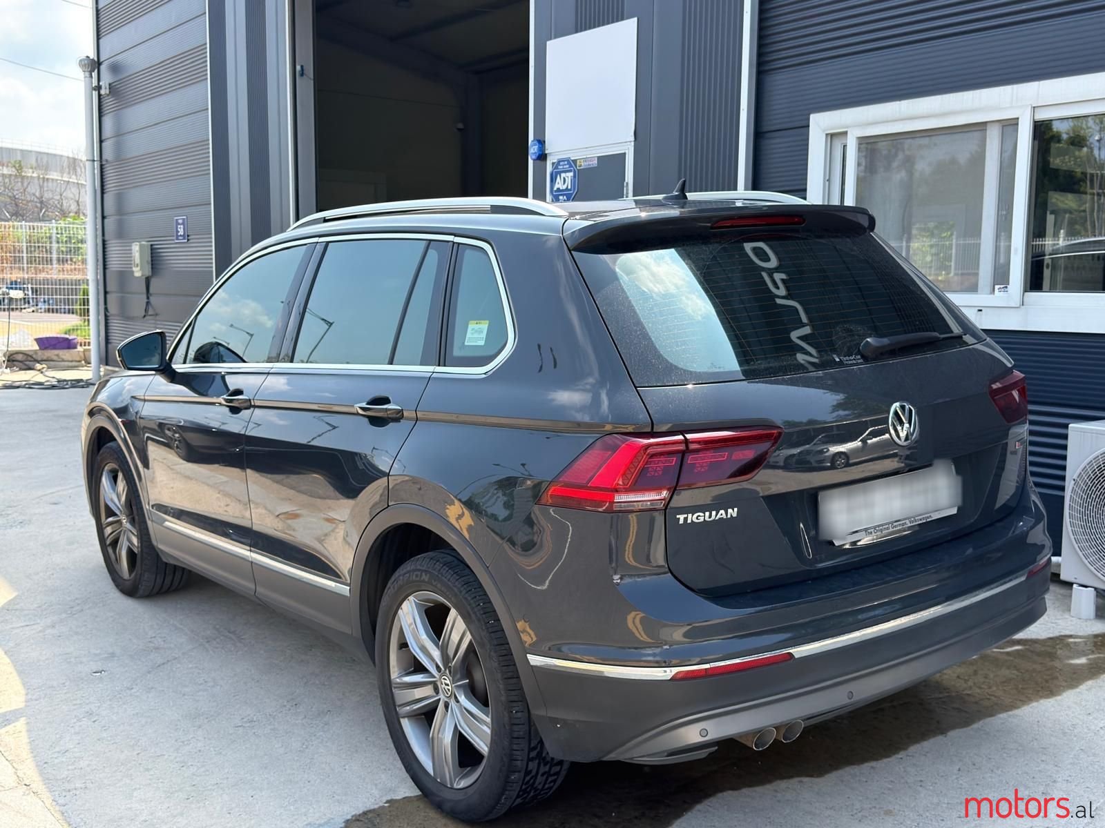 2018' Volkswagen Tiguan photo #4
