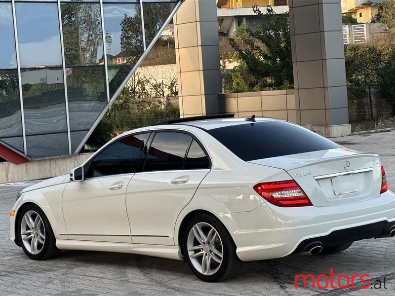 2012' Mercedes-Benz C 300 photo #5