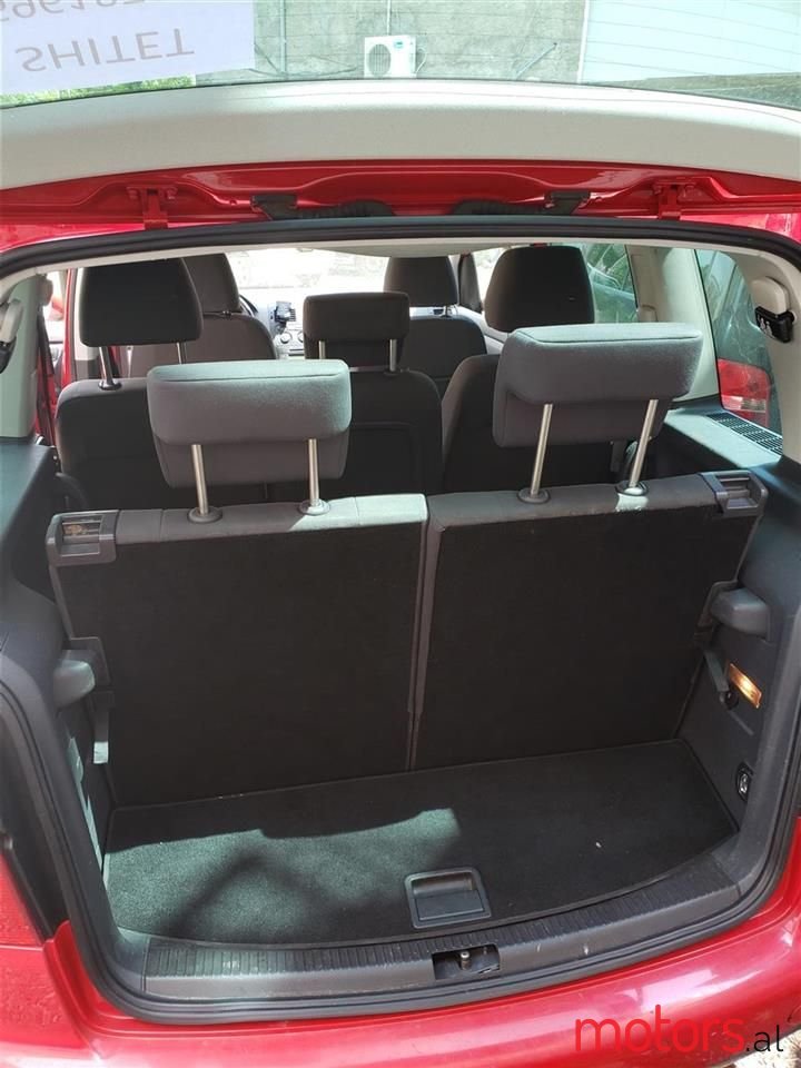 2007' Volkswagen Touran photo #4