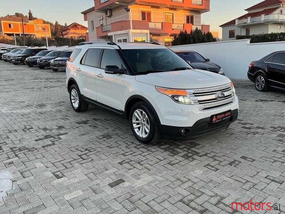 2011' Ford Explorer photo #2