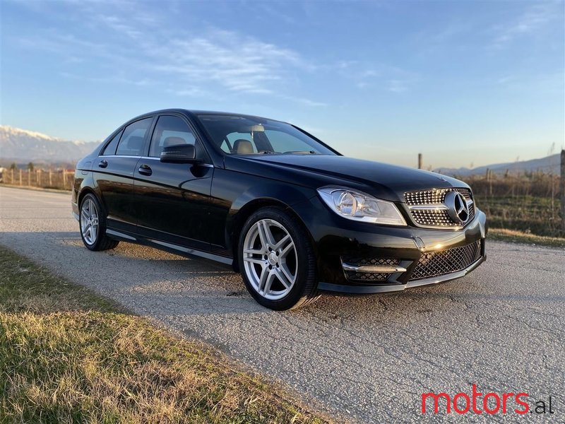 2012' Mercedes-Benz C 250 photo #1