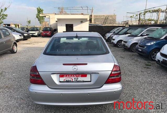 2004' Mercedes-Benz E-Class photo #2