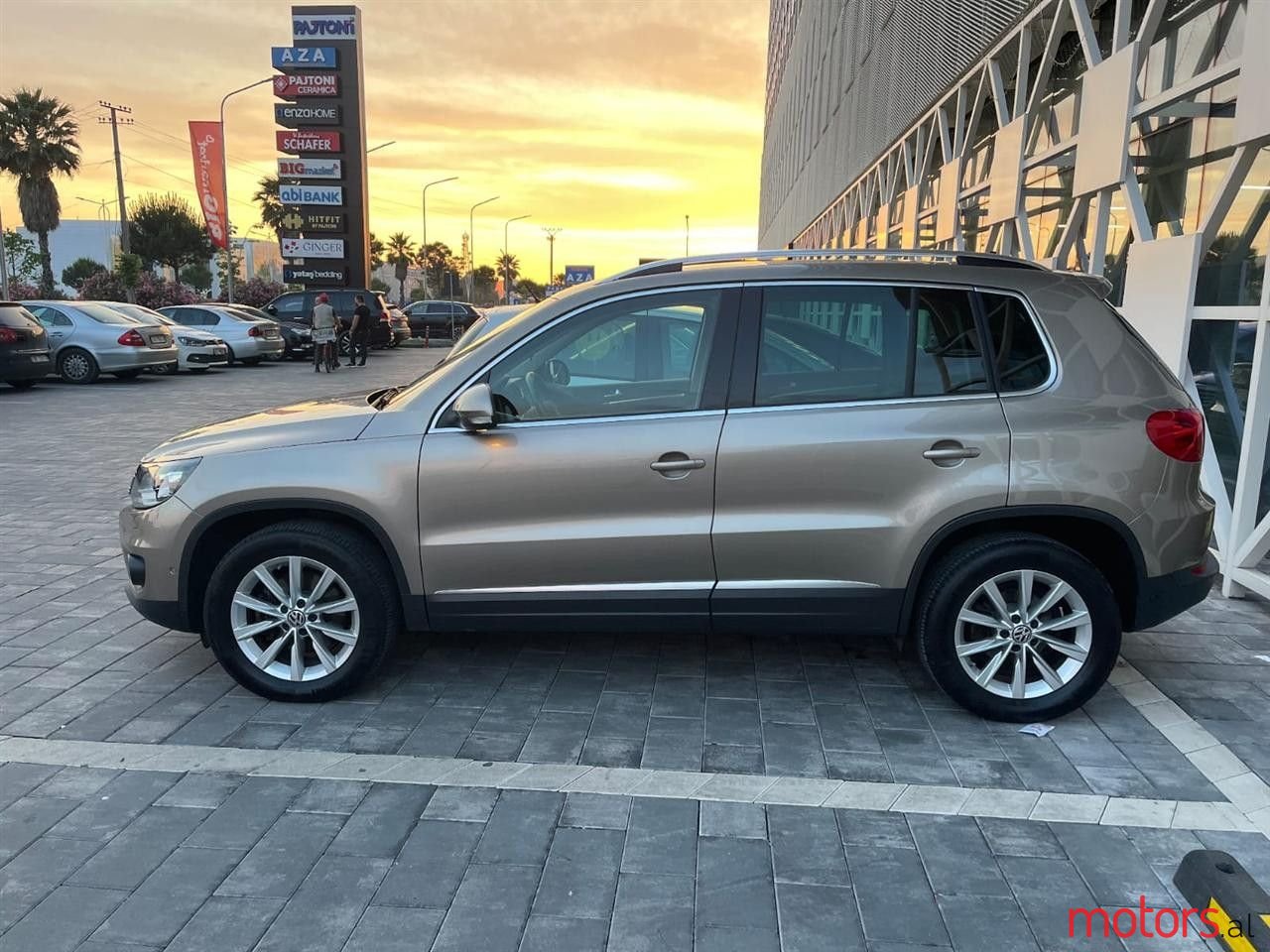 2012' Volkswagen Tiguan photo #1