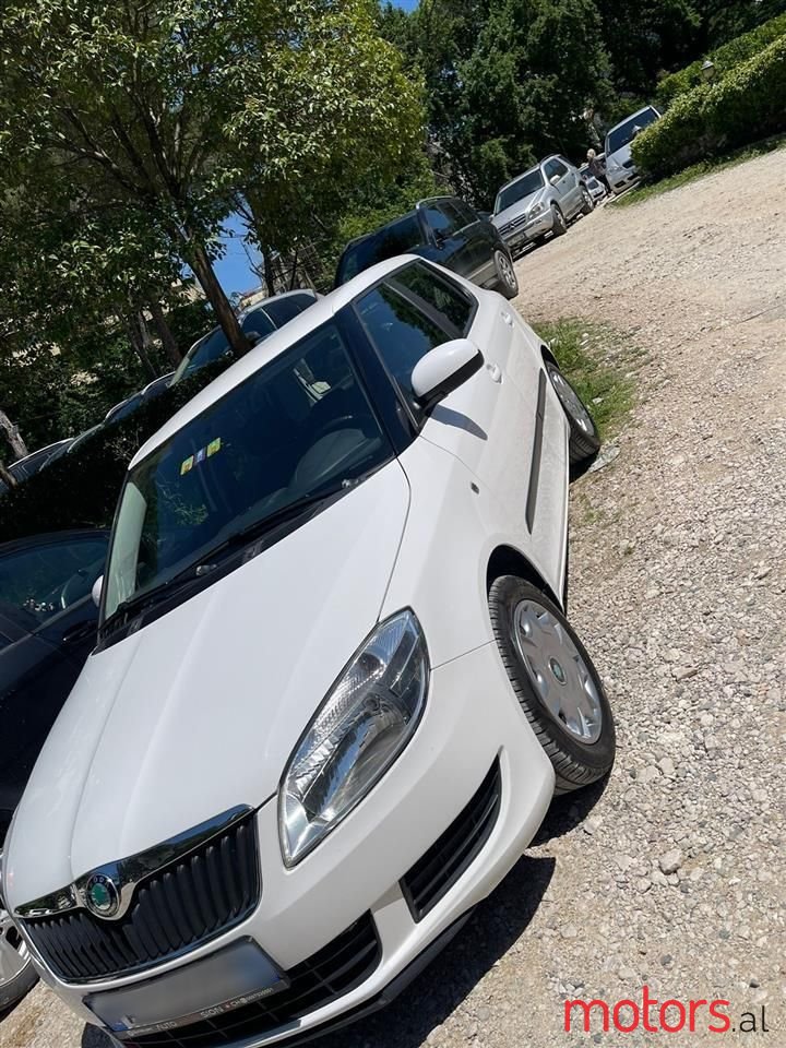 2011' Skoda Fabia photo #3