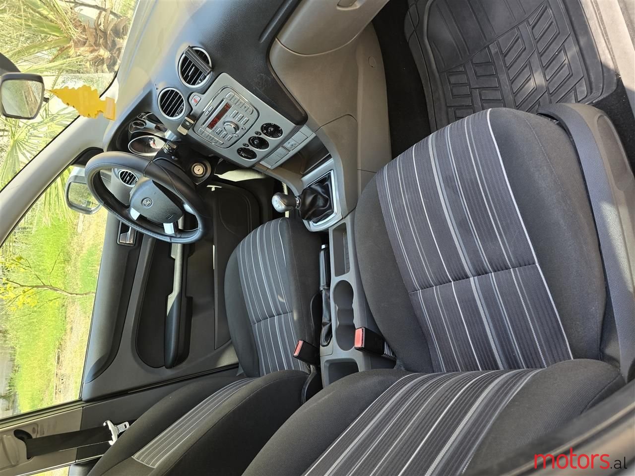 2009' Ford Focus photo #4