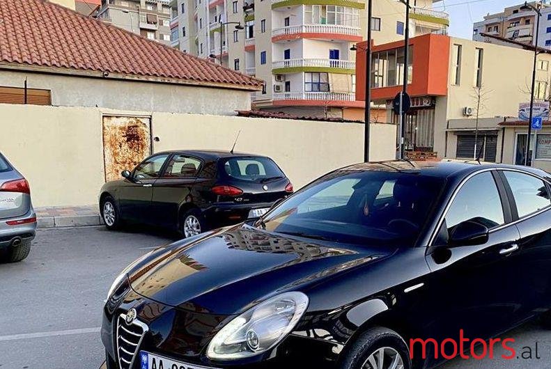 2012' Alfa Romeo Giulietta photo #1