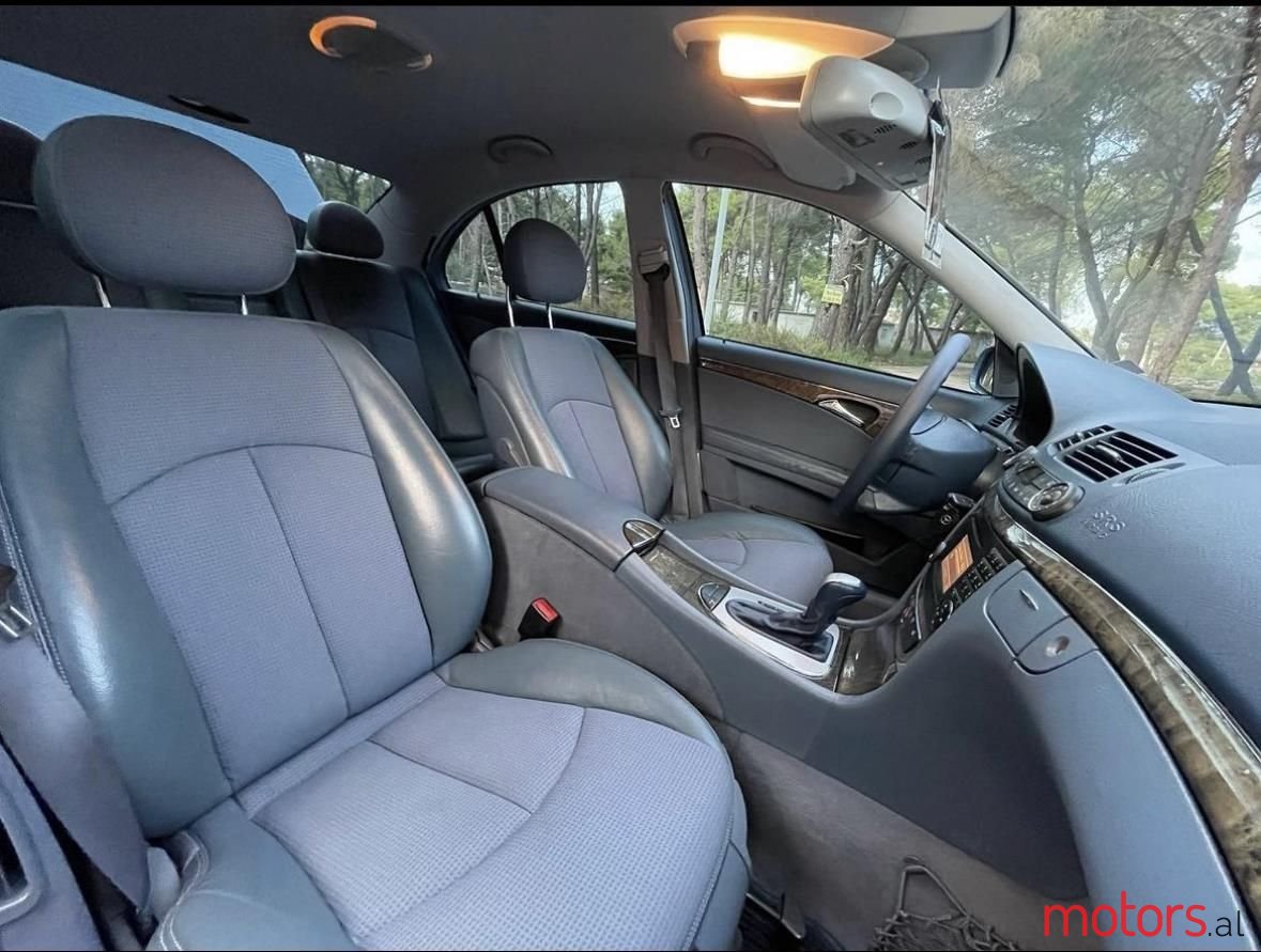 2005' Mercedes-Benz E 220 photo #4
