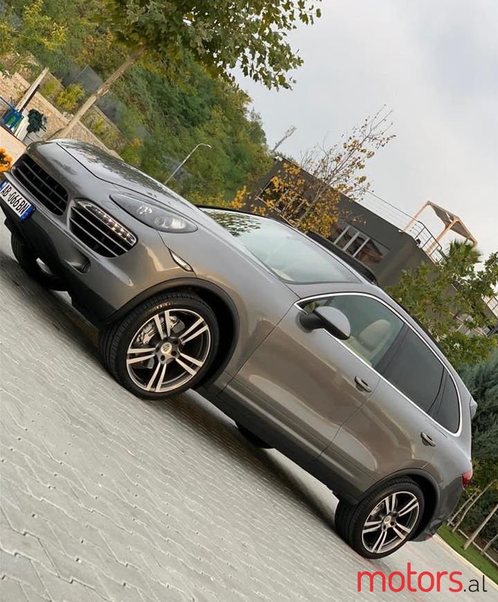 2013' Porsche Cayenne photo #1