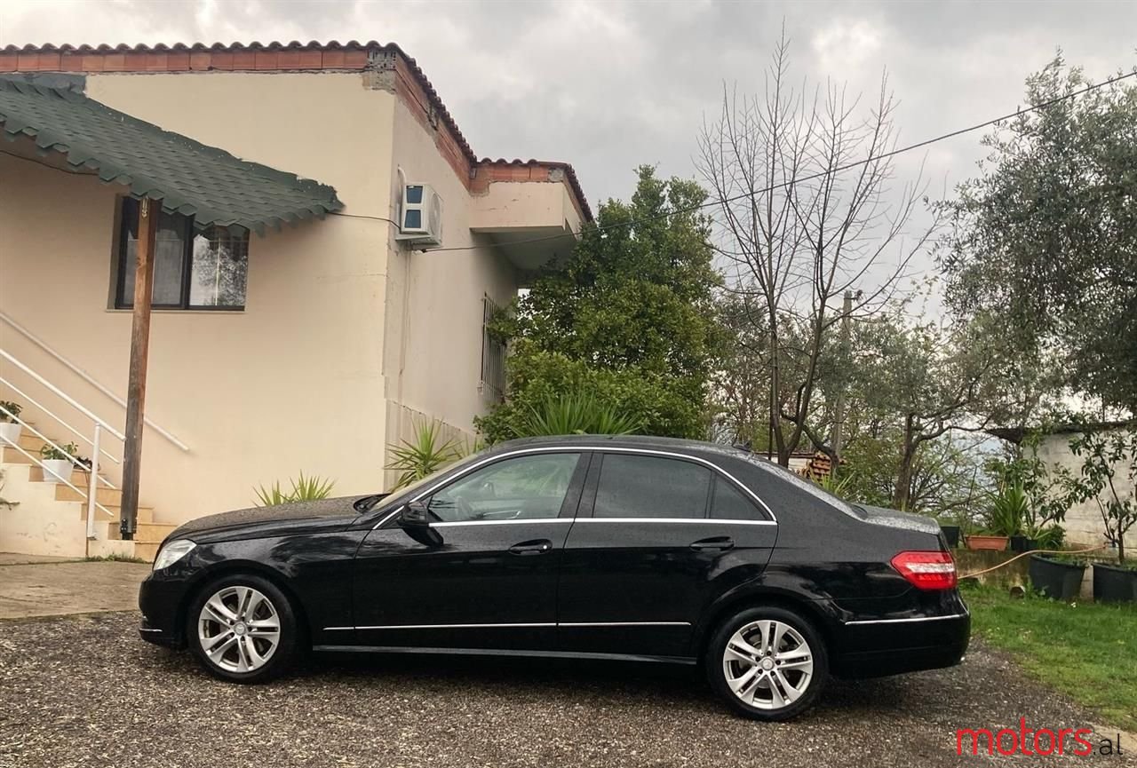 2011' Mercedes-Benz E 350 photo #6