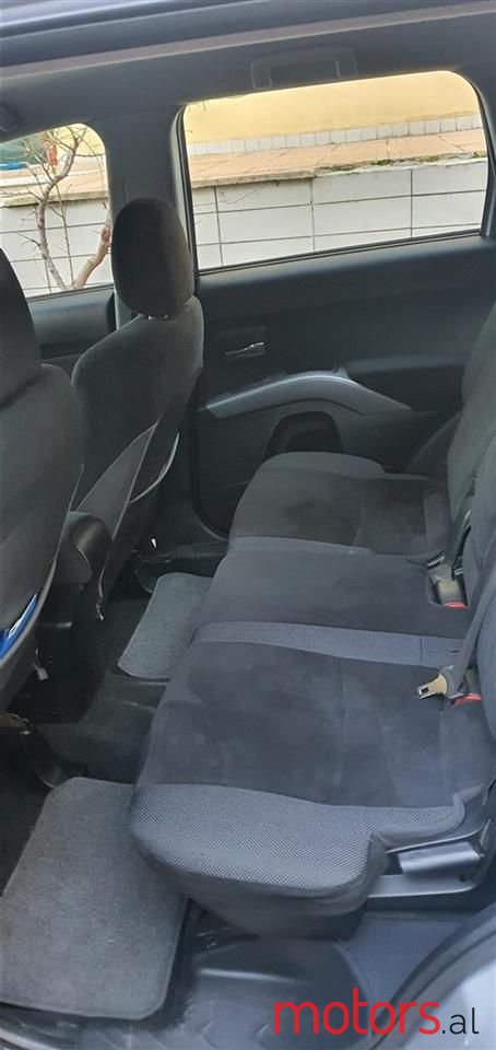 2008' Mitsubishi Outlander photo #5