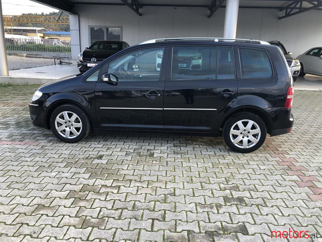2007' Volkswagen Touran photo #2