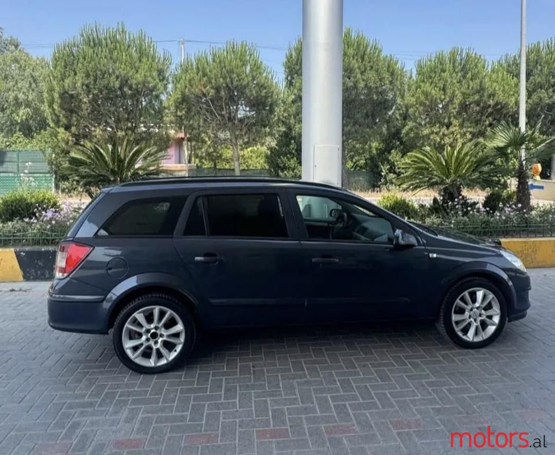 2008' Opel Astra photo #6