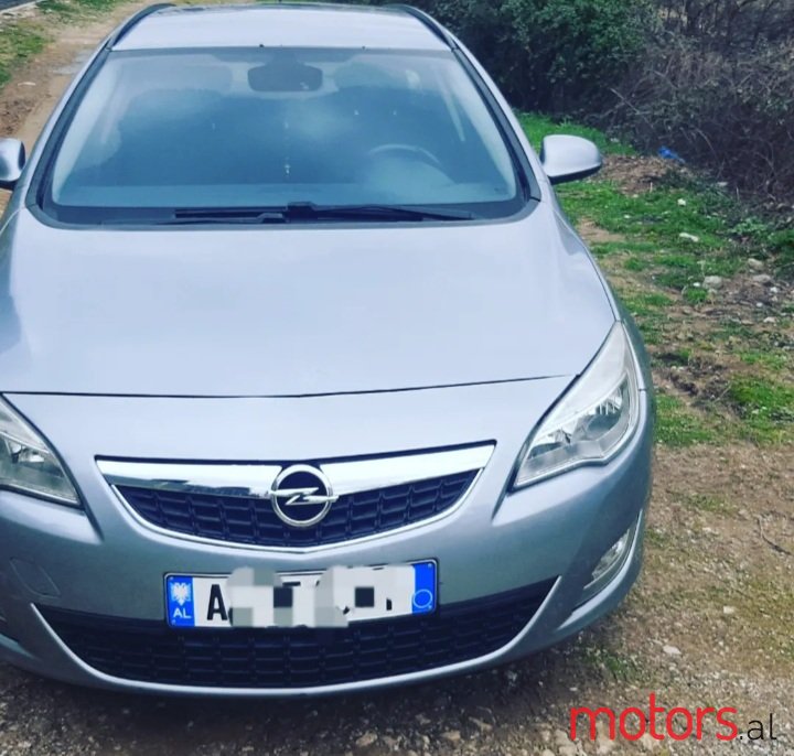 2011' Opel Astra J photo #4