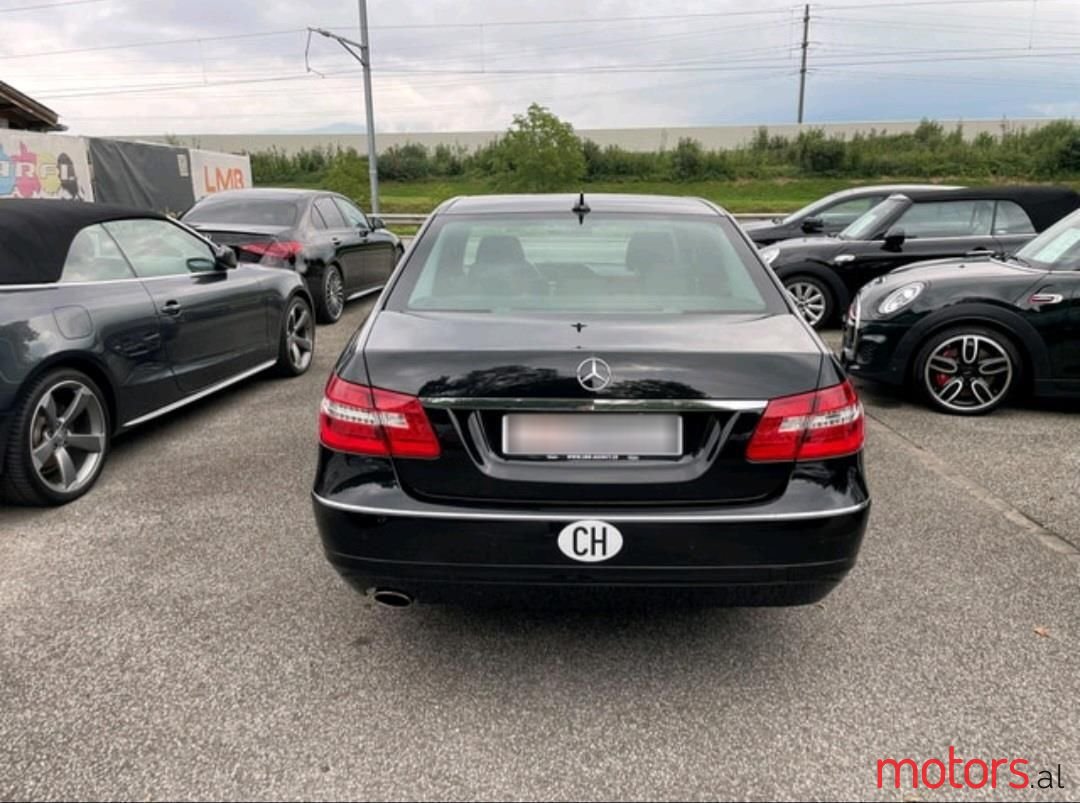 2011' Mercedes-Benz E 200 photo #2