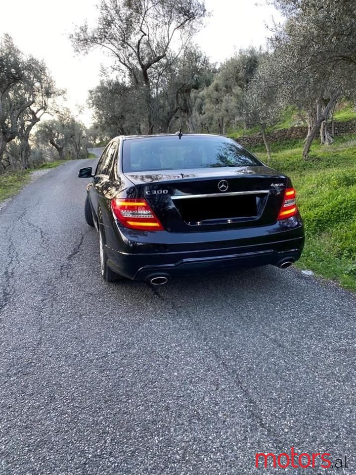 2012' Mercedes-Benz C 300 photo #3
