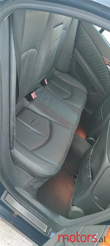 2005' Mercedes-Benz E 220 photo #5