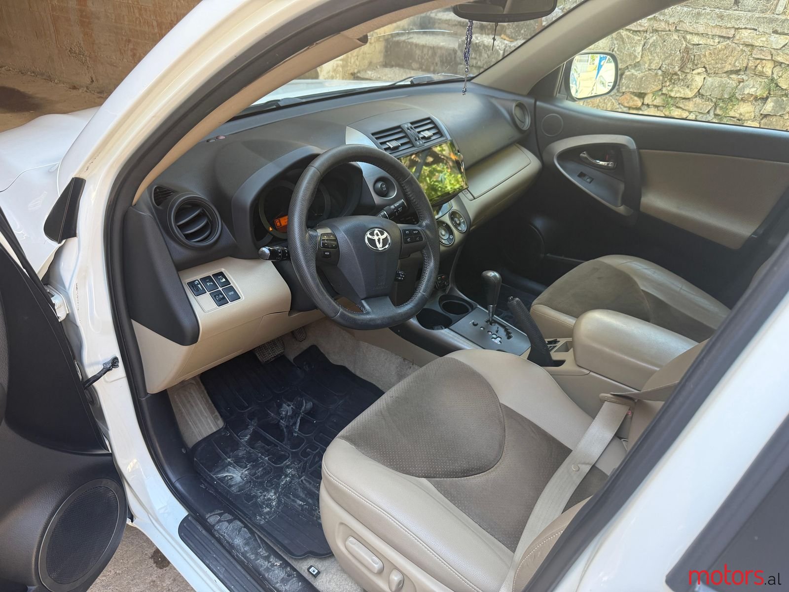 2011' Toyota RAV4 photo #1