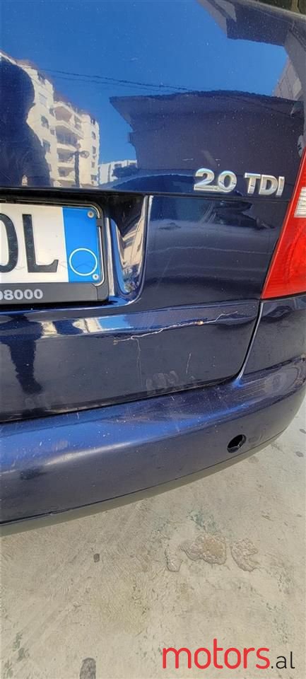 2004' Volkswagen Touran photo #3