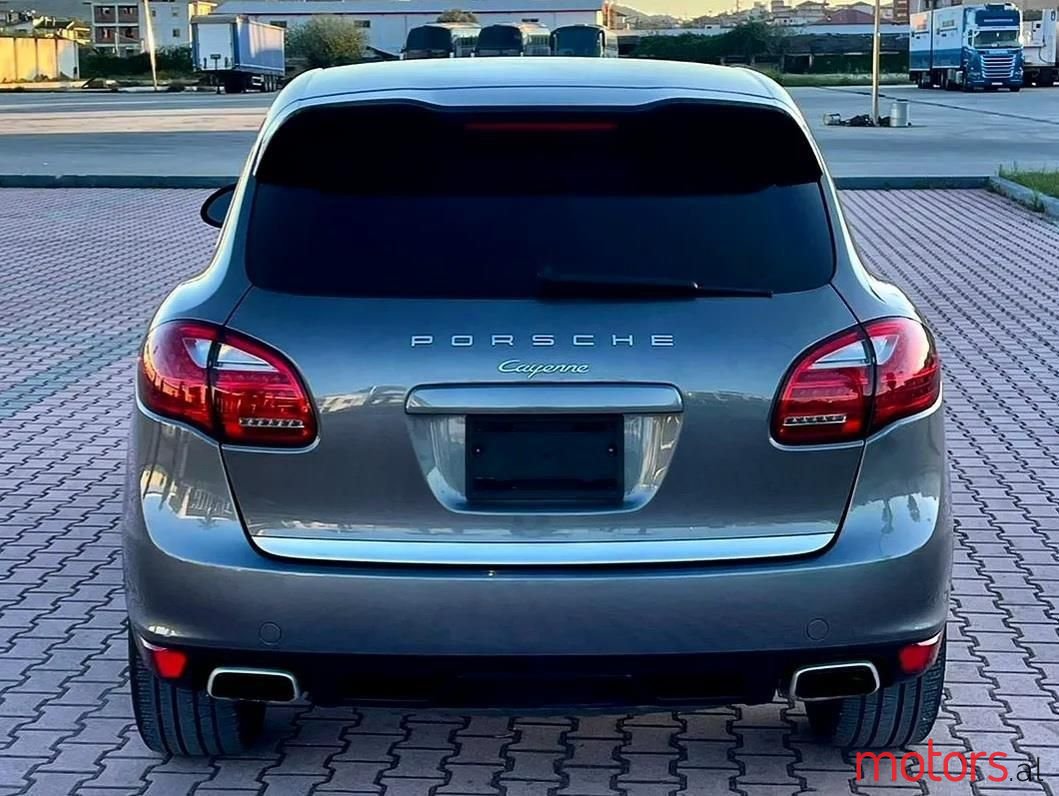 2012' Porsche Cayenne photo #5