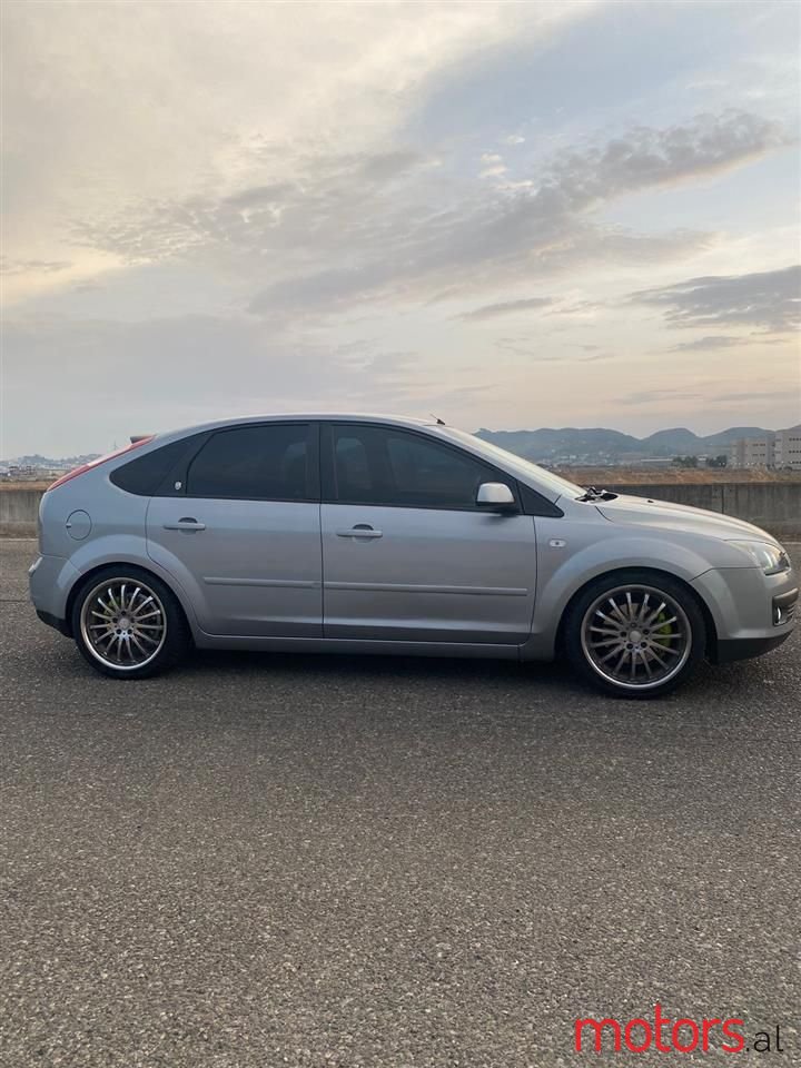 2005' Ford Focus photo #2