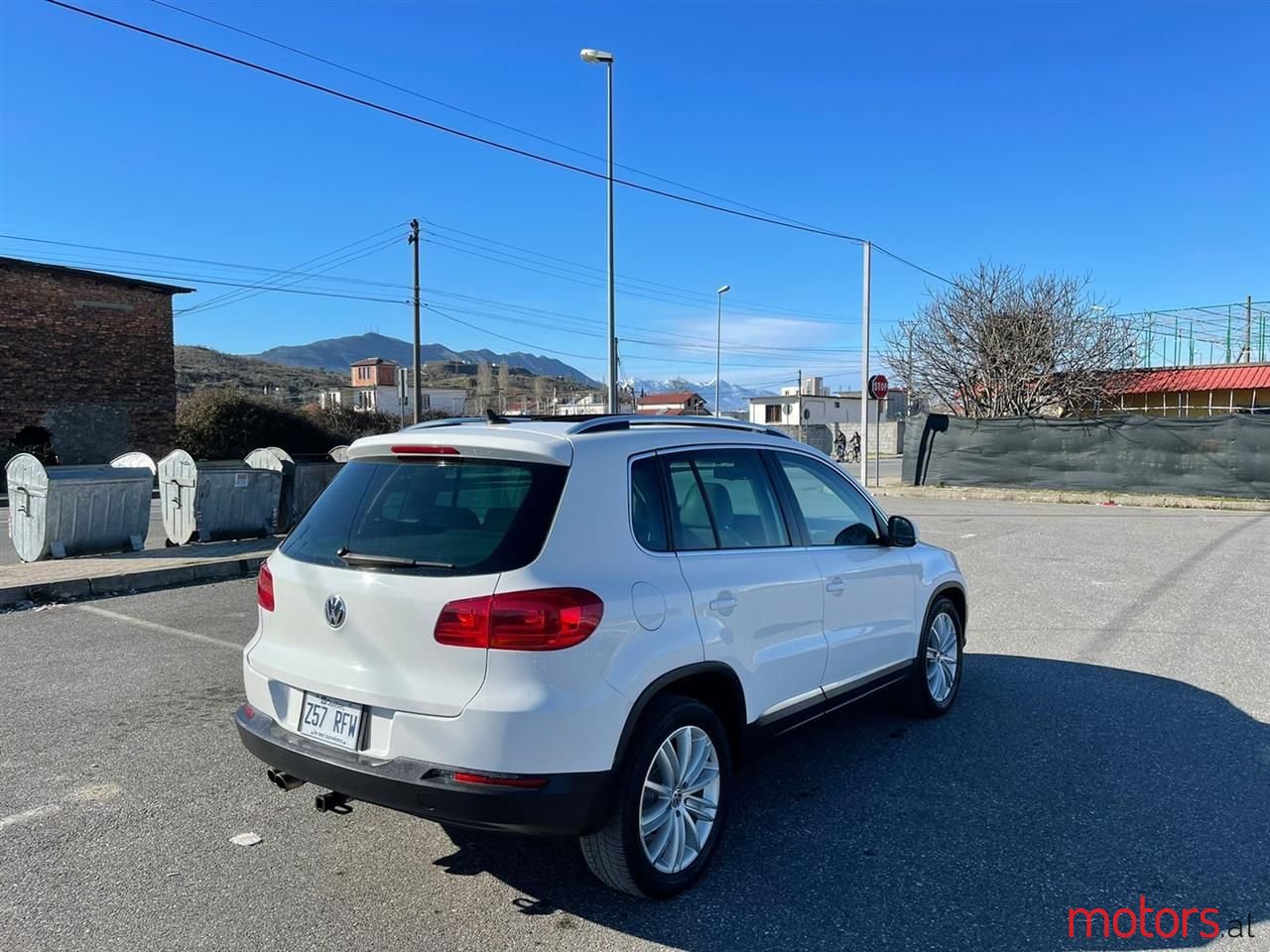 2012' Volkswagen Tiguan photo #2