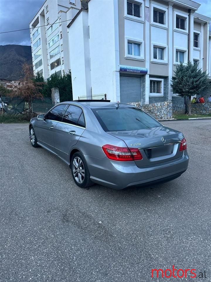 2013' Mercedes-Benz E 220 photo #5