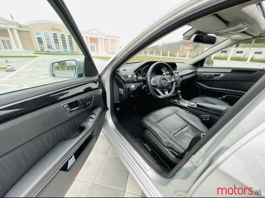 2009' Mercedes-Benz E 250 photo #5