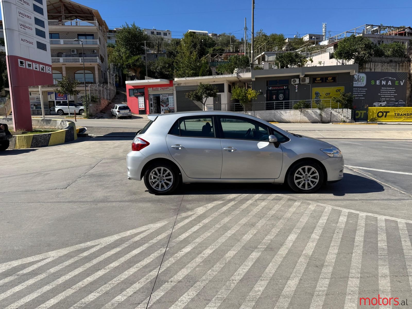 2010' Toyota Auris photo #3