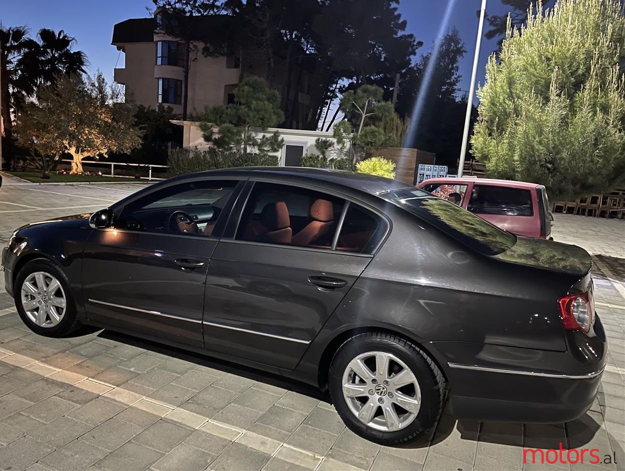 2010' Volkswagen Passat photo #1