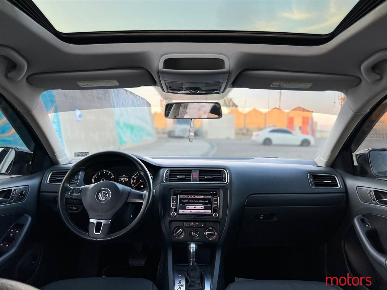 2012' Volkswagen Jetta photo #6