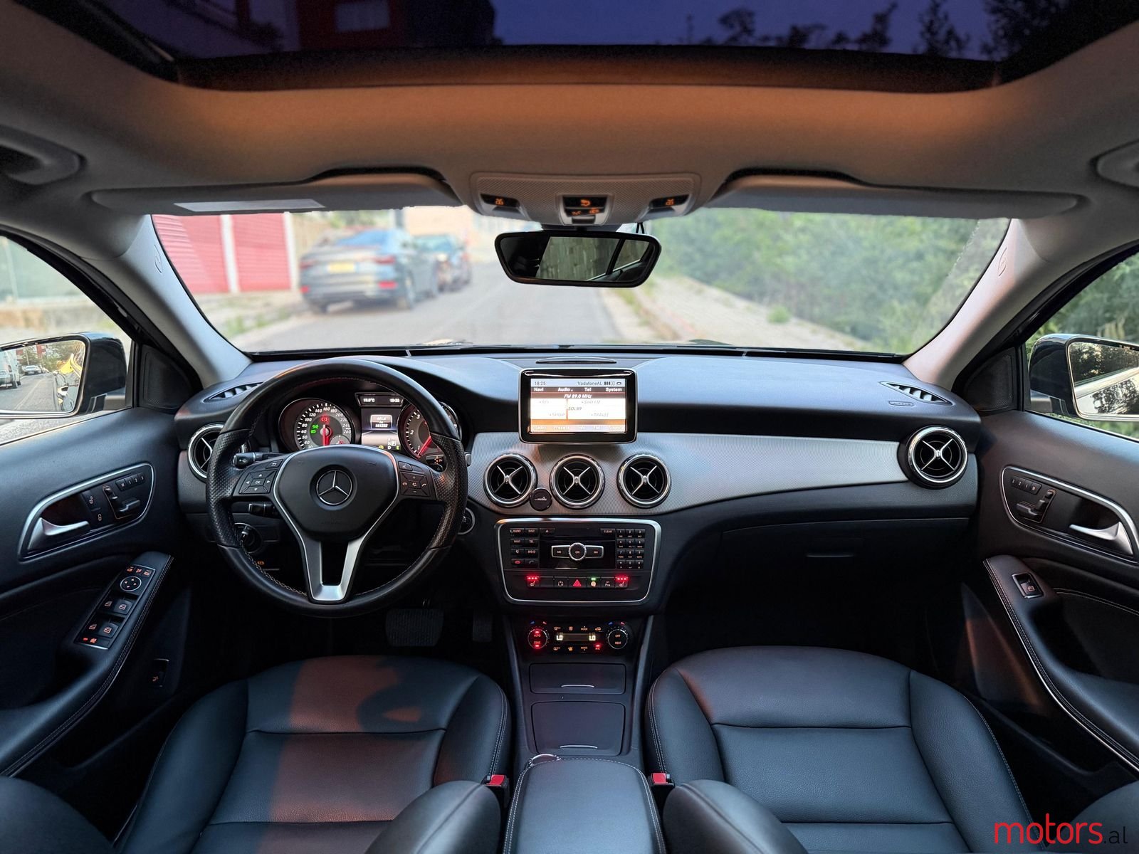 2015' Mercedes-Benz GLA 200 photo #5