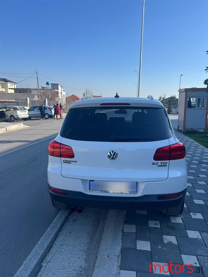 2012' Volkswagen Tiguan photo #5