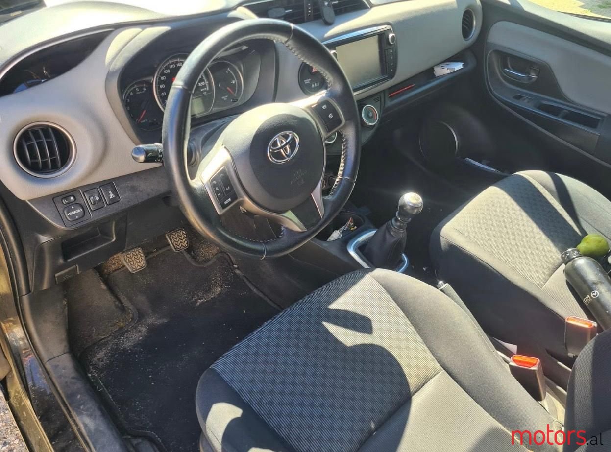 2016' Toyota Yaris photo #3