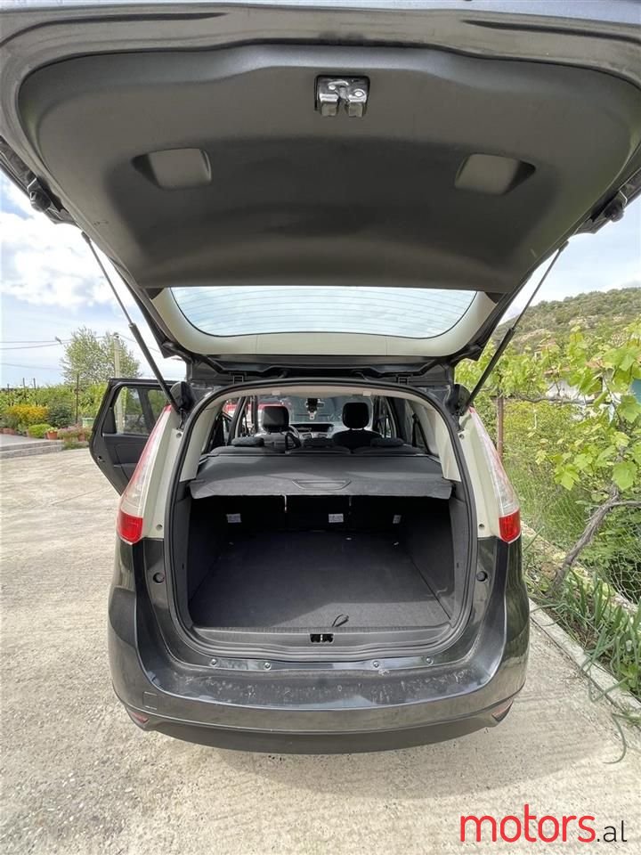 2010' Renault Scenic photo #6