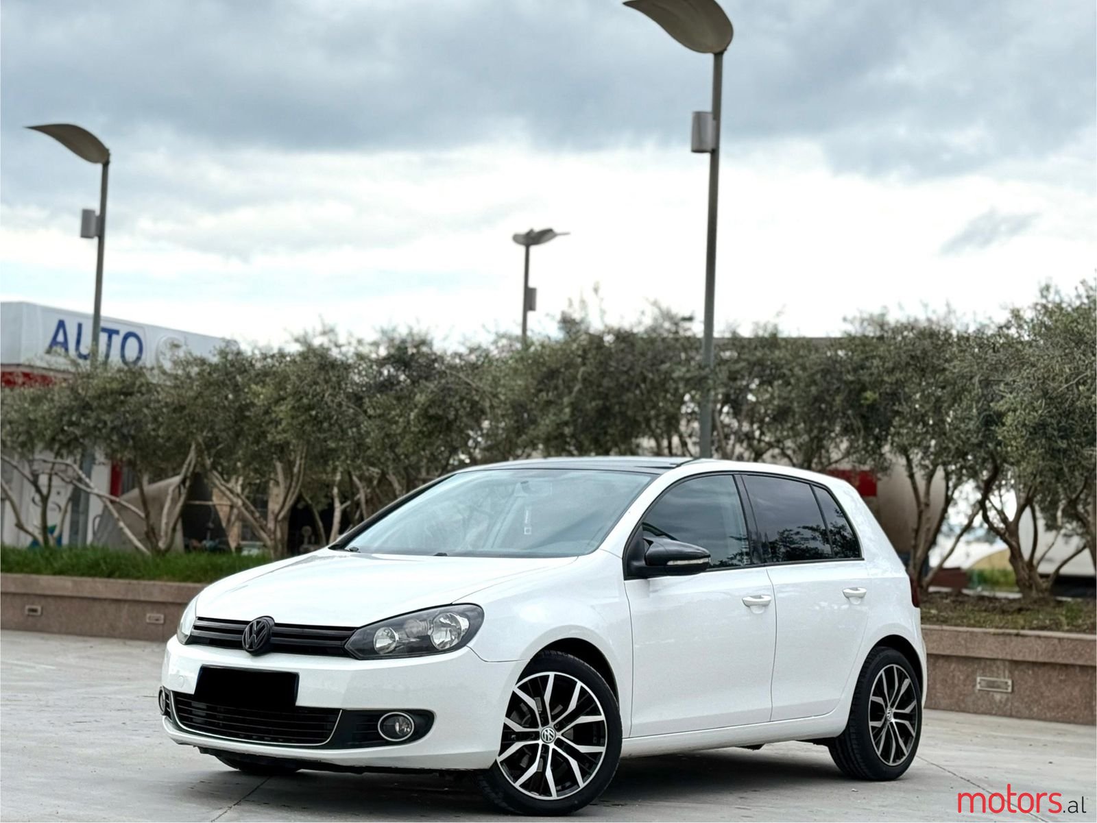 2010' Volkswagen Golf photo #1