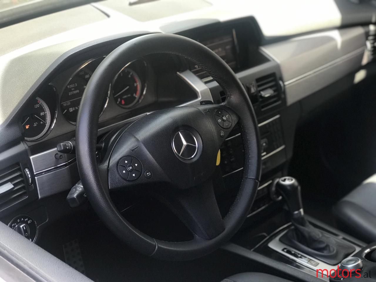 2010' Mercedes-Benz GLK 320 photo #3