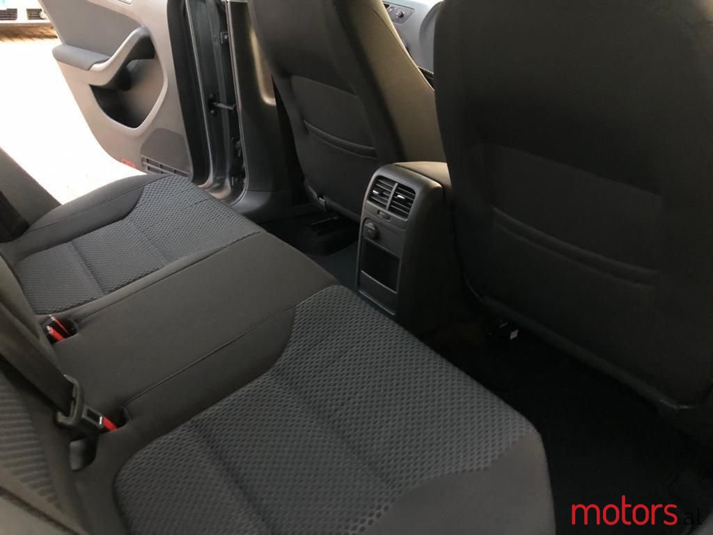 2011' Volkswagen Jetta photo #4