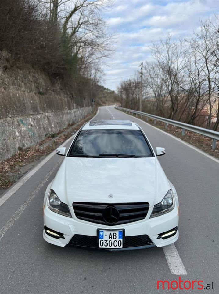 2012' Mercedes-Benz C 300 photo #5