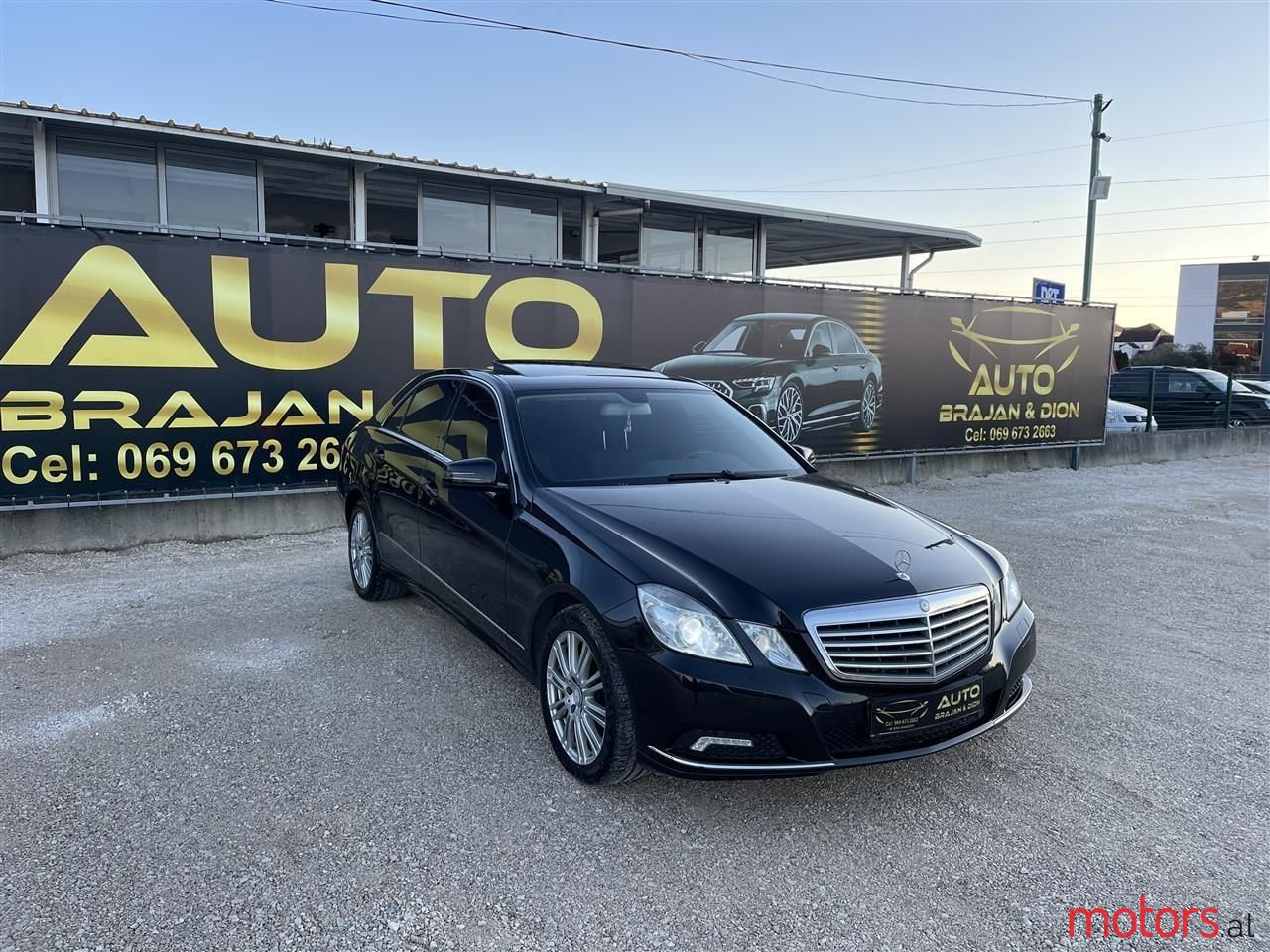 2011' Mercedes-Benz E 300 photo #1