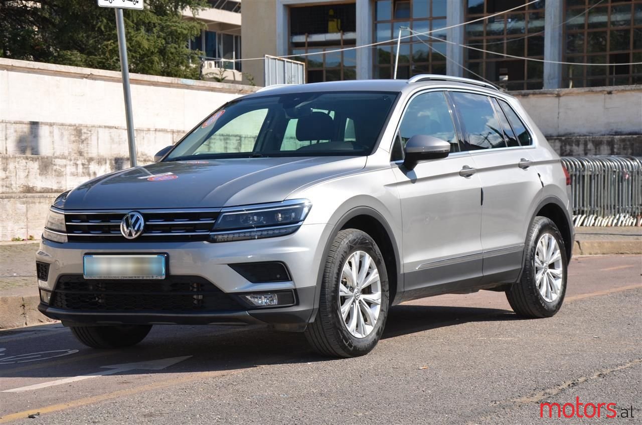 2017' Volkswagen Tiguan photo #5