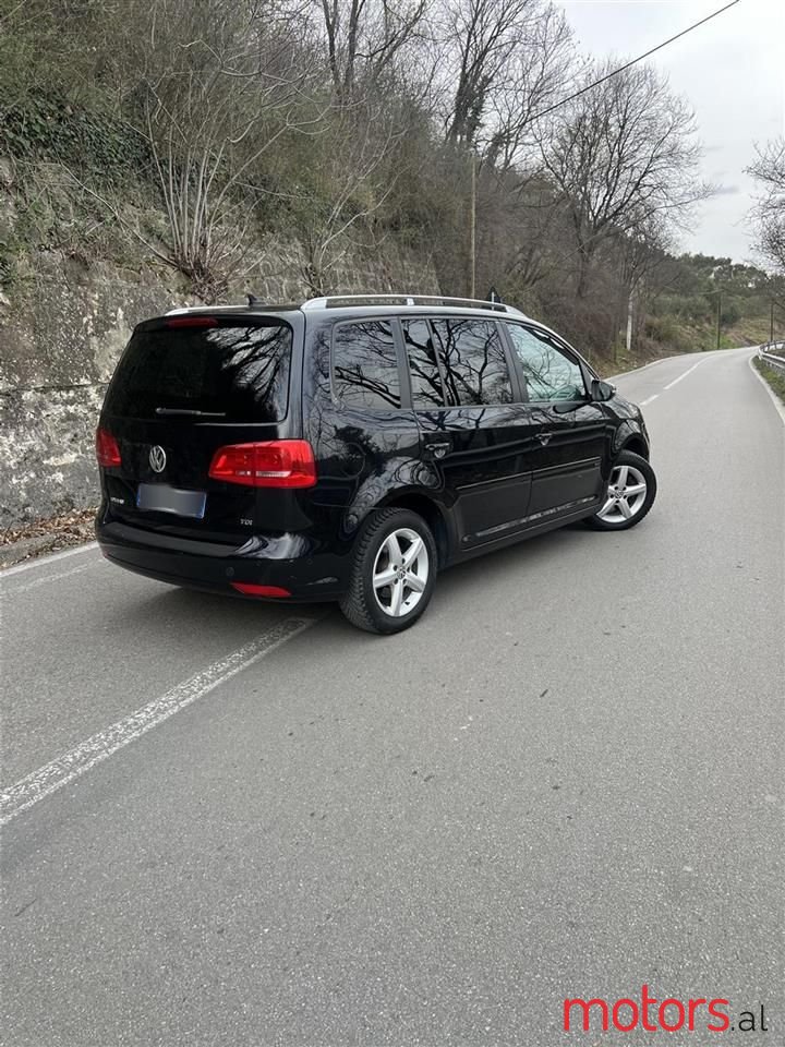 2011' Volkswagen Touran photo #4