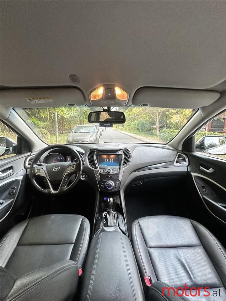 2013' Hyundai Santa Fe photo #2