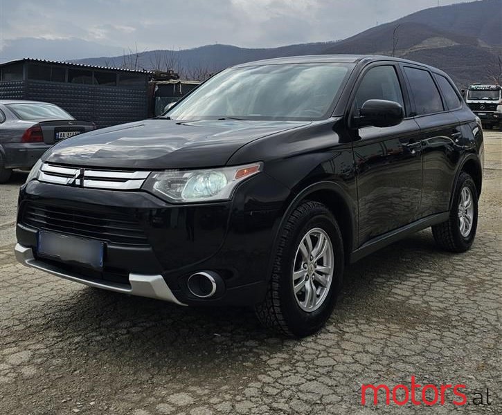 2016' Mitsubishi Outlander photo #6