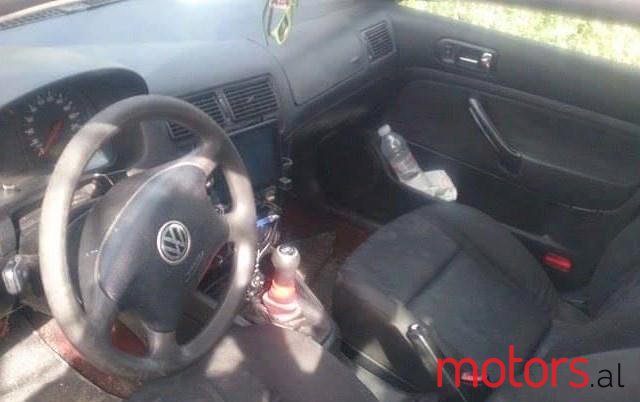 1999' Volkswagen Golf photo #2