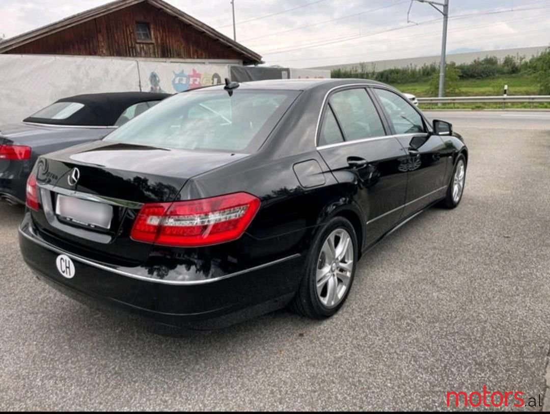 2011' Mercedes-Benz E 200 photo #5