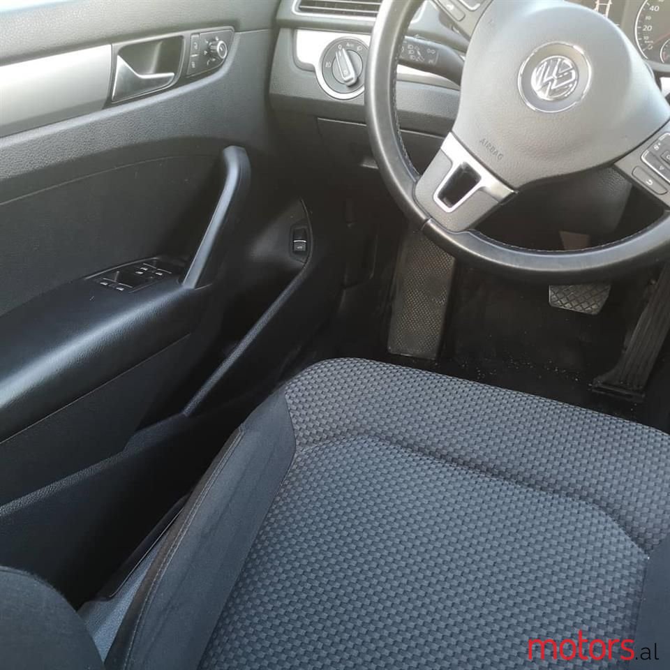 2013' Volkswagen Passat photo #3