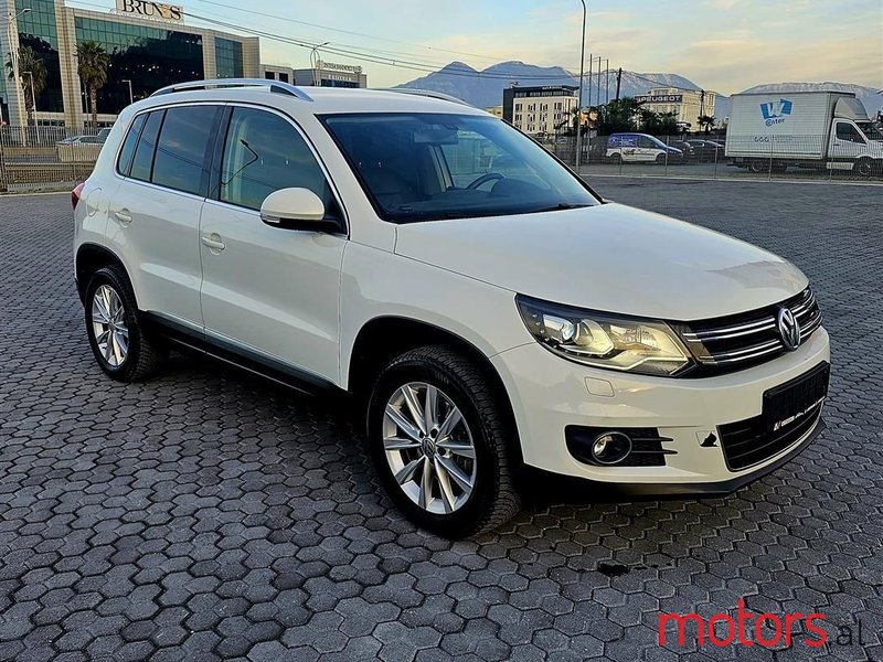 2014' Volkswagen Tiguan photo #2