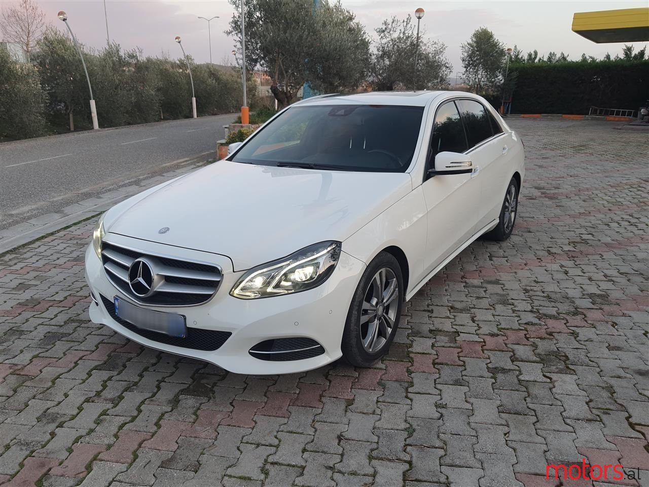 2015' Mercedes-Benz E 220 photo #5