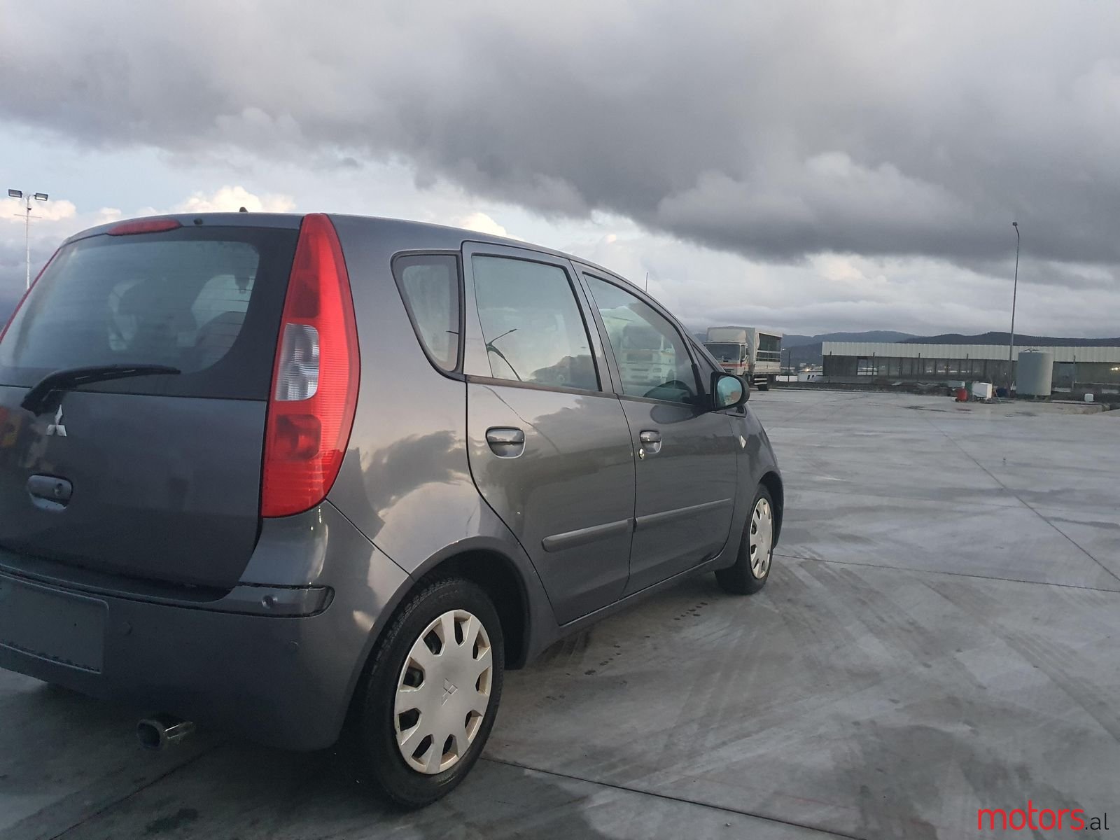 2007' Mitsubishi Colt photo #5